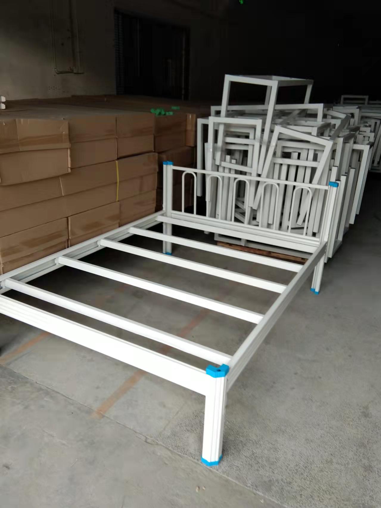 單人單層鐵架床是什么樣子？