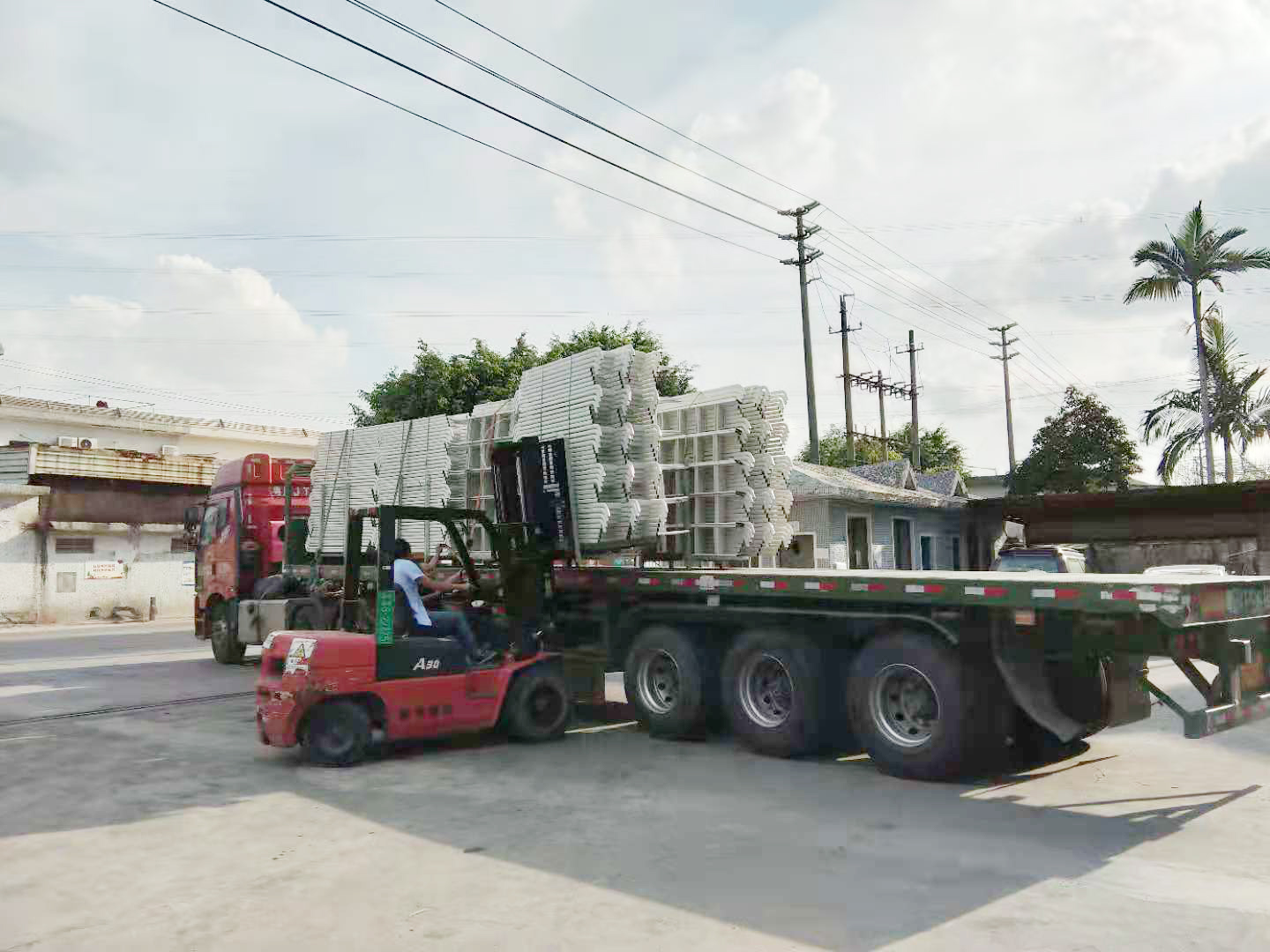 生產(chǎn)上下鋪鐵床廠家如何發(fā)貨？